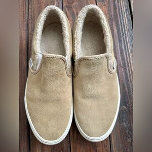 VANS Women’s Asher Slip-on Shoe
M/6.5  W/8